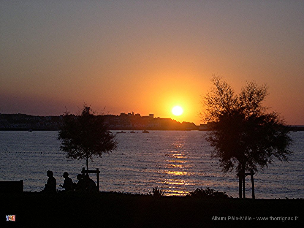 St Jean ete 05 001.JPG - Coucher de soleil sur Socoa depuis Saint Jean de Luz -Août 2005
